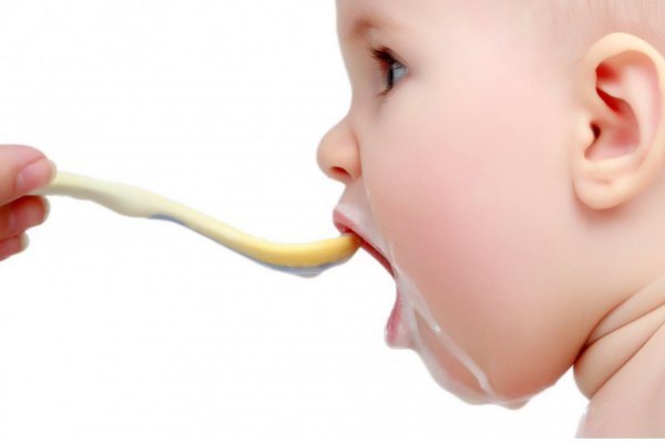 Як навчити дитину самостійно їсти-3