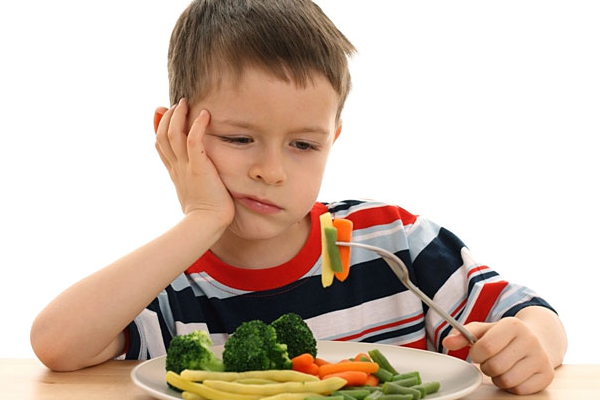 чому дитина погано їсть