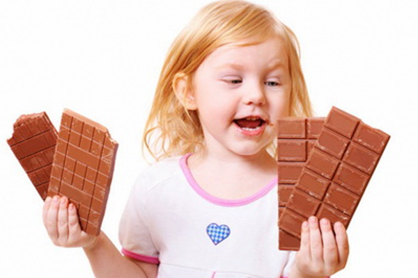 Чому дитина їсть багато солодкого-1