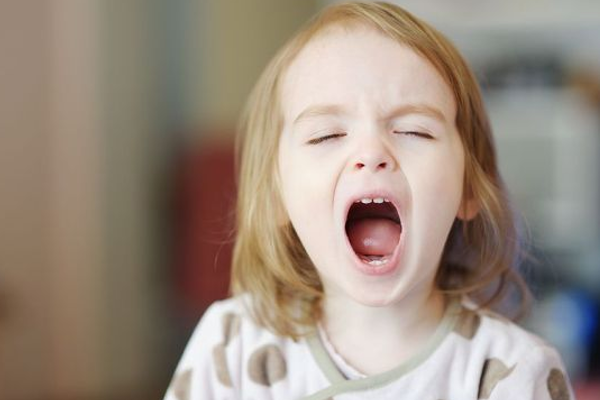 Чому у дитини неприємний запах з рота