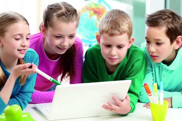 Результат пошуку зображень за запитом "комп'ютер і дитина"