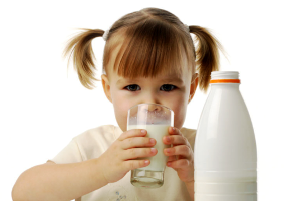 коровяче молоко для дитини