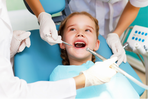 стоматолог та дитина-1